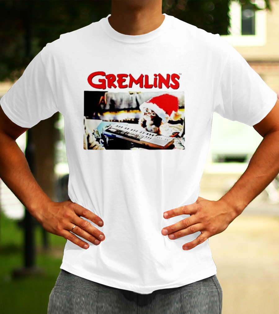 Gremlins Gizmo Christmas Santa Hat Keyboard Scene T-Shirt