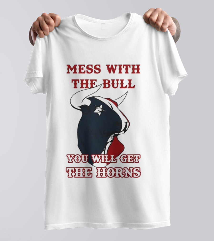 Mess With The Bull You Will Get The Horns Cowboy Hat Star Eye Red Outline T-Shirt