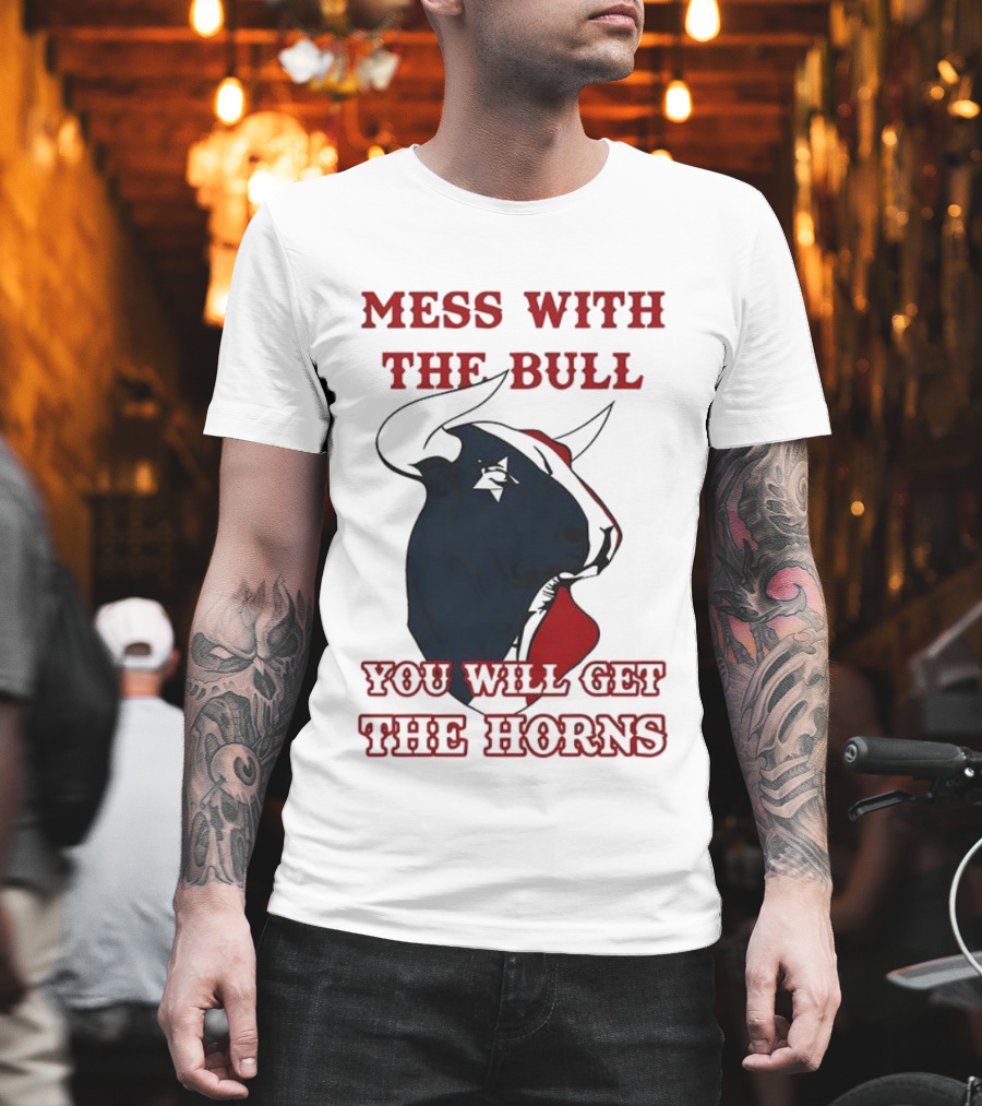 Mess With The Bull You Will Get The Horns Cowboy Hat Star Eye Red Outline T-Shirt