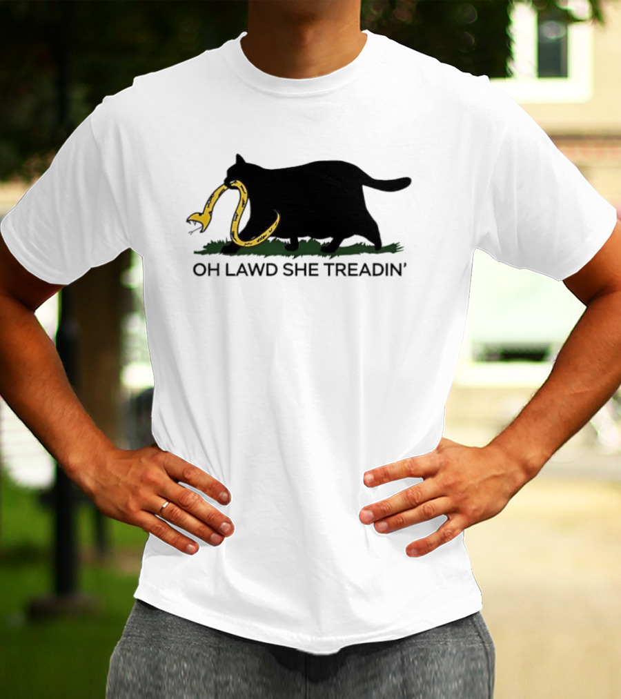 Oh Lawd She Treadin' Black Cat With Snake In Mouth T-Shirt