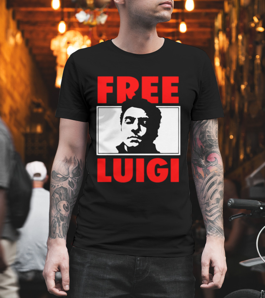 Free Luigi Mangione Shot Face Red T-Shirt