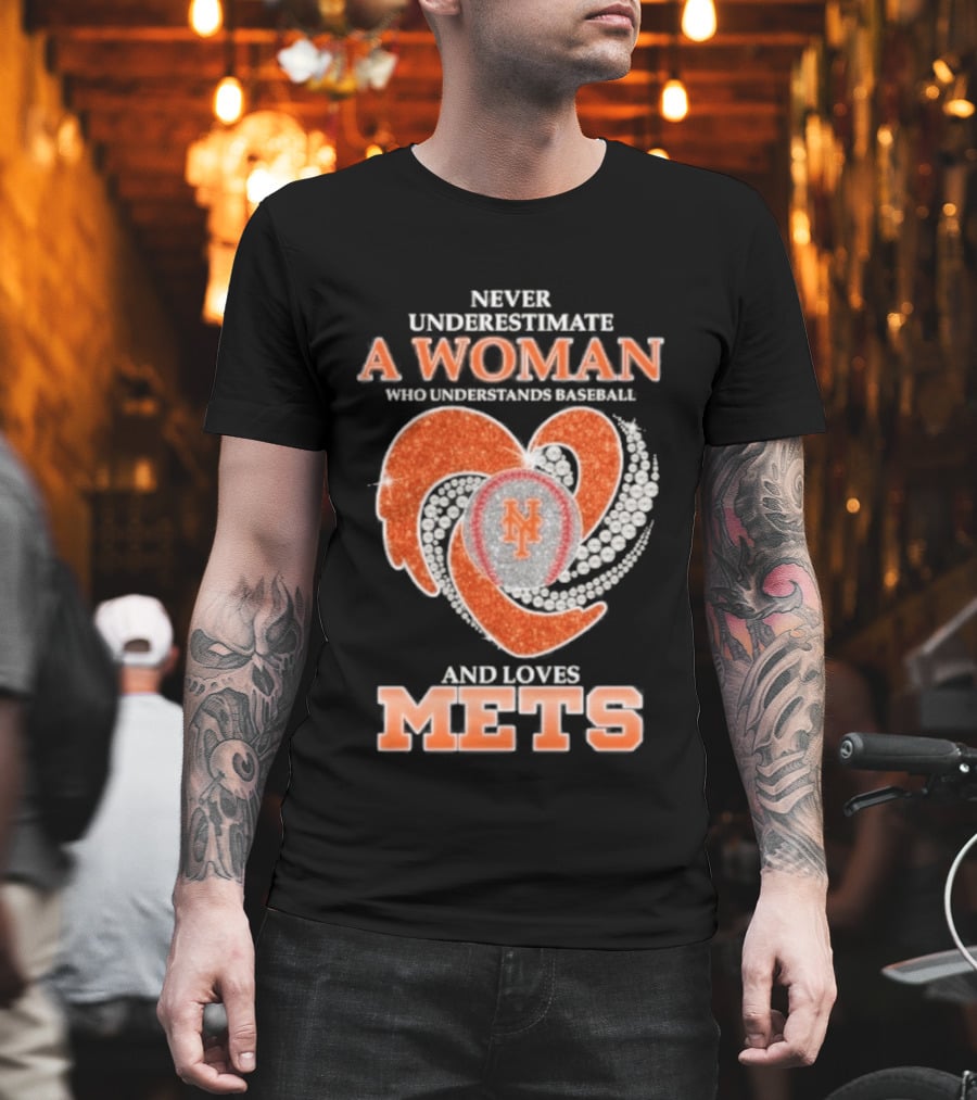 Never Underestimate A Woman Who Understands And Loves New York Mets T-Shirt