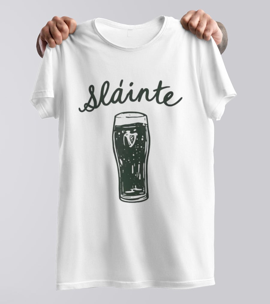 Sláinte St Patrick's Day Pint Glass Cheers T-Shirt