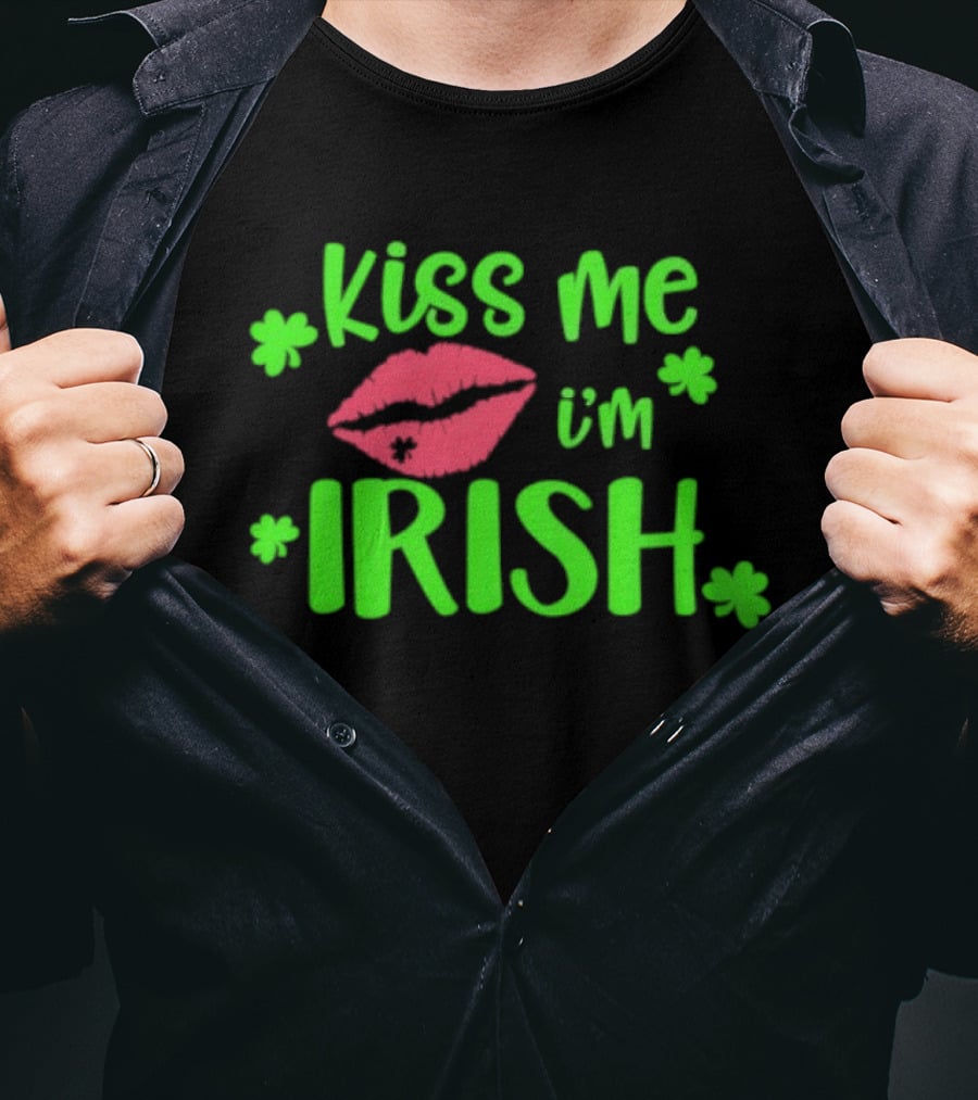 Kiss Me I'm Irish Shamrock Lips St Patrick's Day T-Shirt