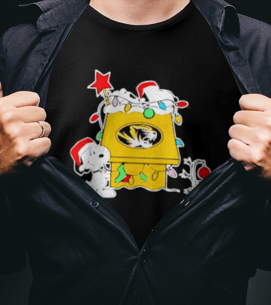 Snoopy Missouri Tigers Christmas Holiday 2025 Peanuts Festive Celebration T-Shirt