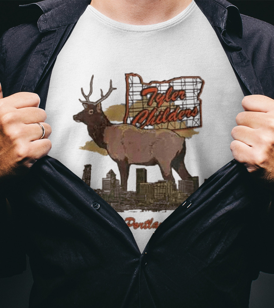 Tyler Childers Hunting In Portland Oregon Elk Skyline T-Shirt