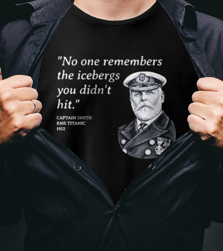 No One Remembers The Icebergs You Didn't Hit Captain Smith RMS Titanic 1912 T-Shirt
