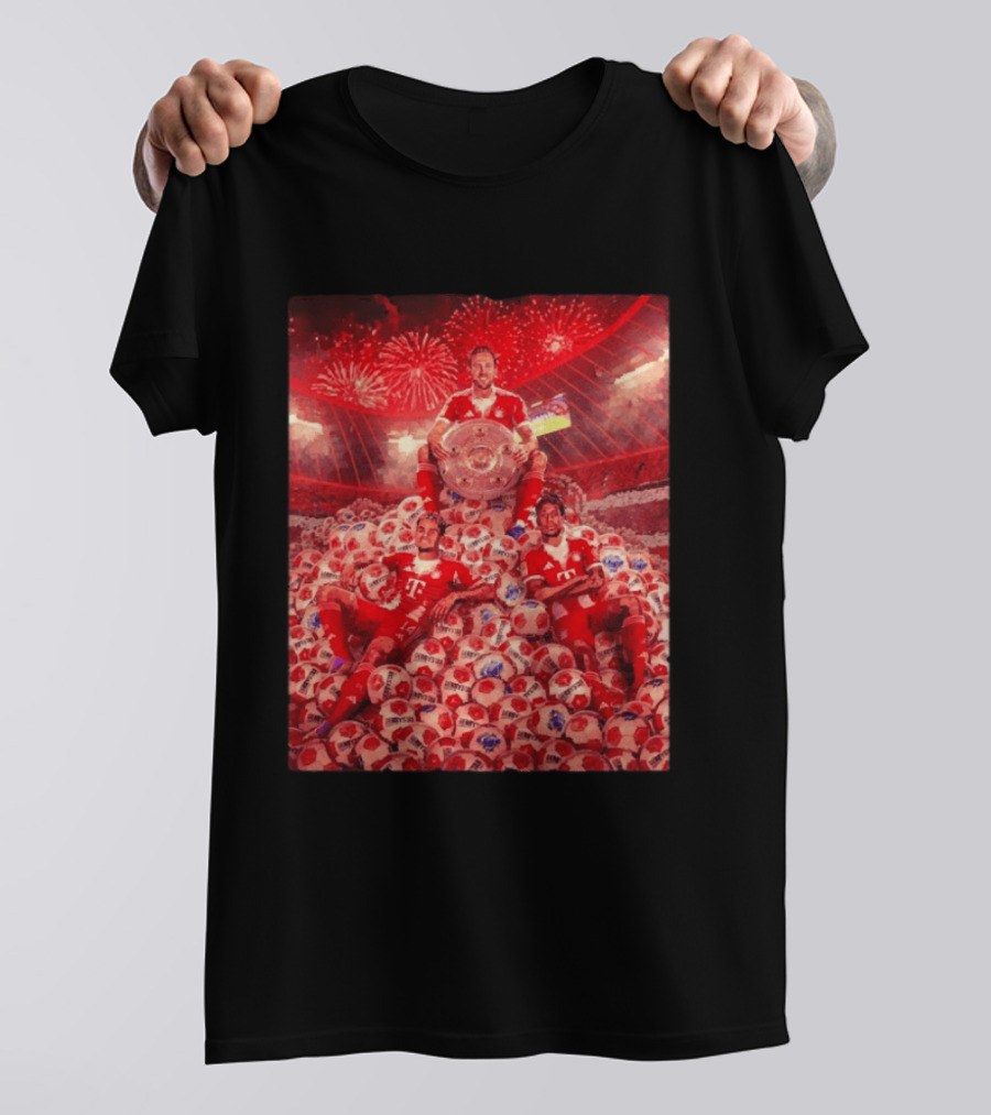 FC Bayern Munich Bundesliga Triumph Players Holding Trophy Fireworks Soccer Balls T-Shirt