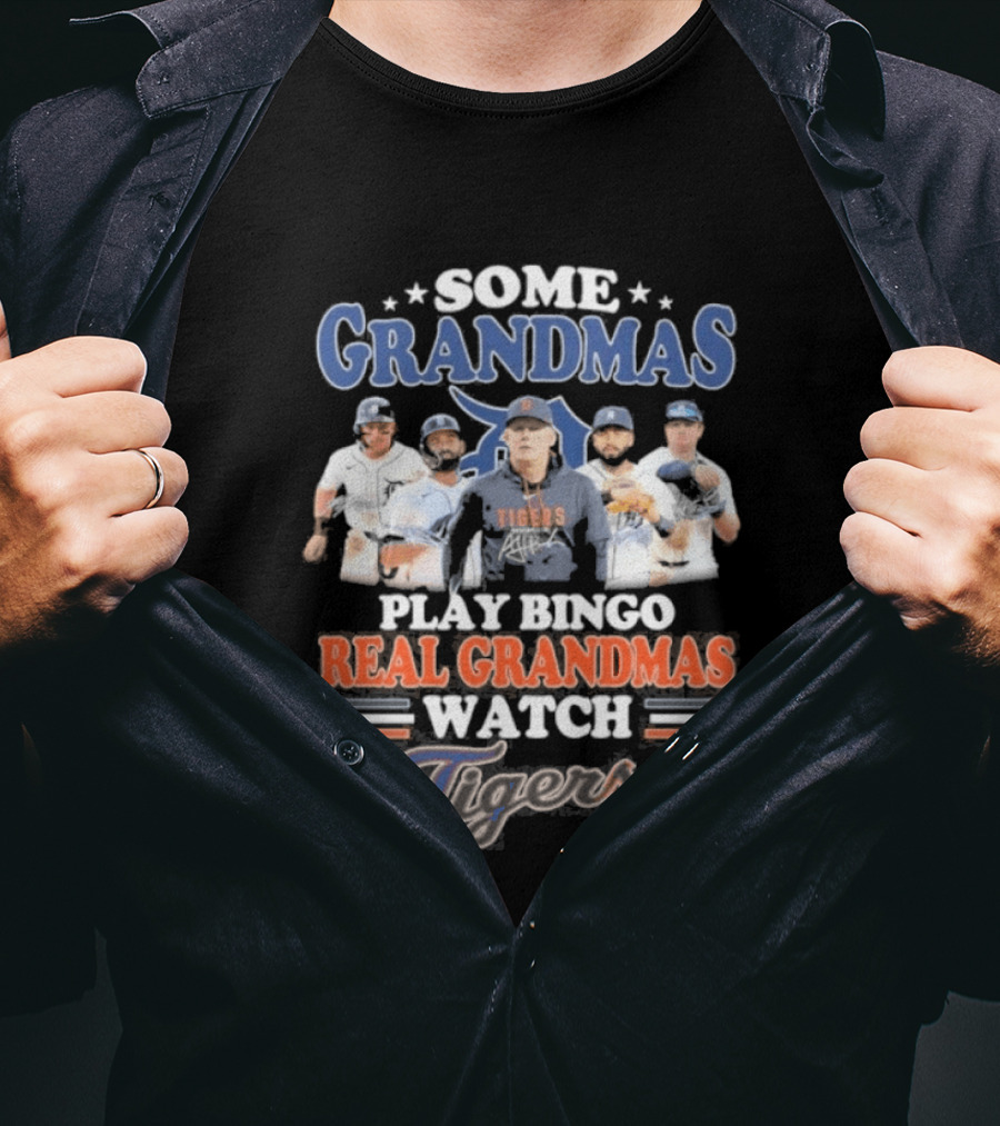 Some Grandmas Play Bingo Real Grandmas Detroit Tigers T-Shirt