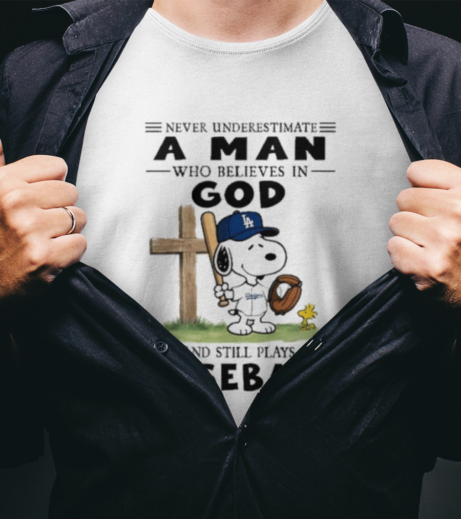 Never Underestimate A Man Who Believes In God And Still Plays Baseball Peanuts X Los Angeles Dodgers T-Shirt