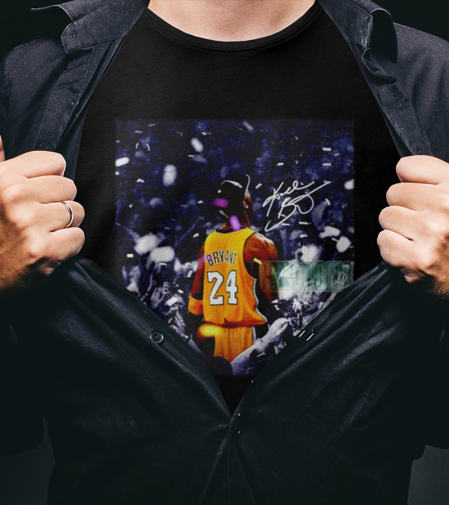 Kobe Bryant Los Angeles Lakers Number 24 Autograph Basketball Fans T-Shirt
