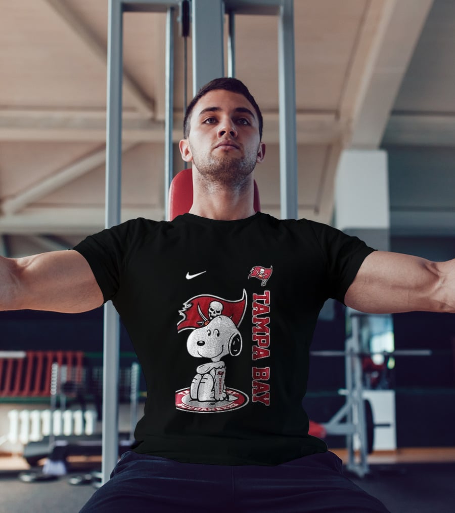 Tampa Bay Buccaneers Snoopy Football Memories Peanuts Collaboration T-Shirt