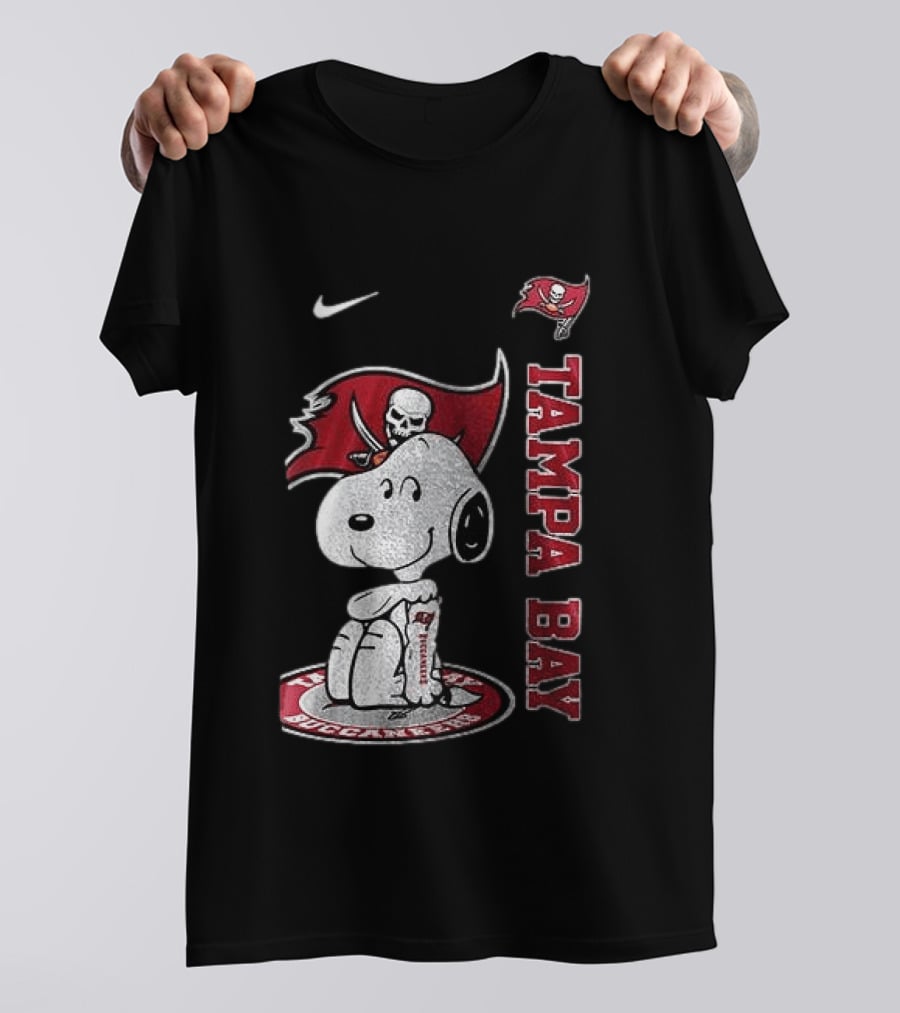 Tampa Bay Buccaneers Snoopy Football Memories Peanuts Collaboration T-Shirt