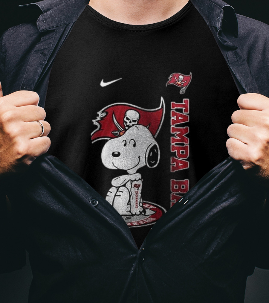 Tampa Bay Buccaneers Snoopy Football Memories Peanuts Collaboration T-Shirt