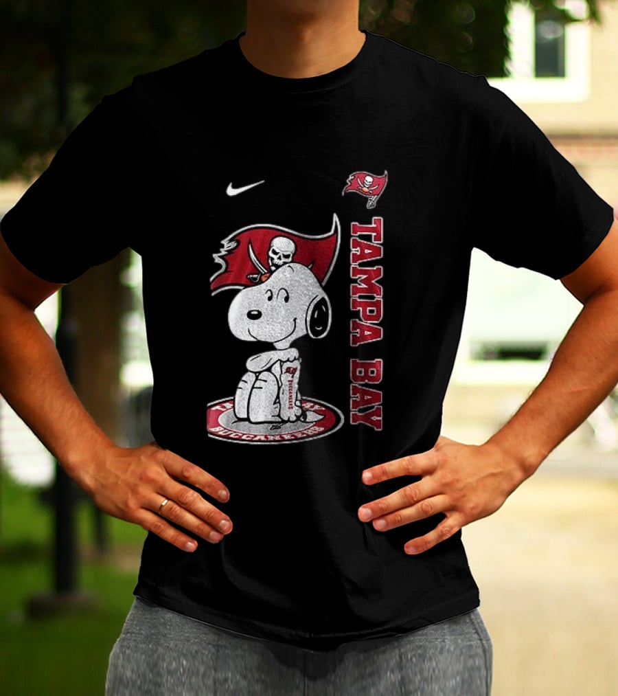 Tampa Bay Buccaneers Snoopy Football Memories Peanuts Collaboration T-Shirt