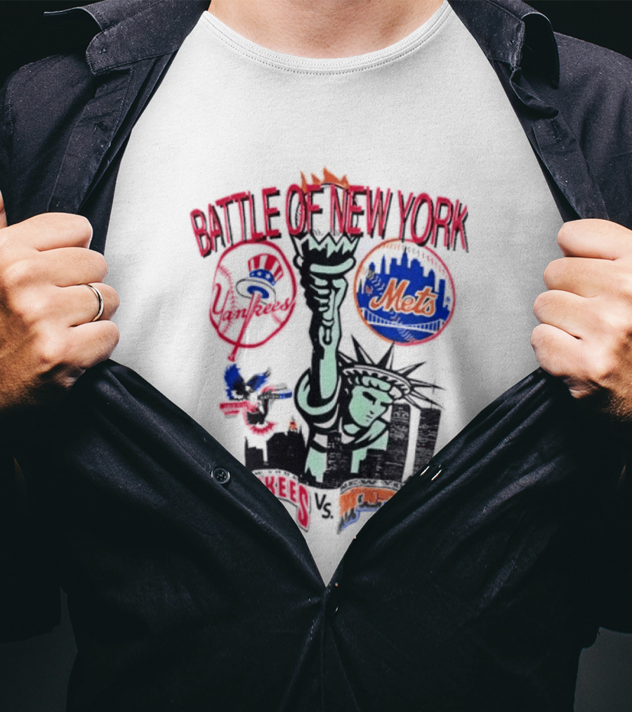 Yankees Mets Battle Of New York Statue Of Liberty T-Shirt