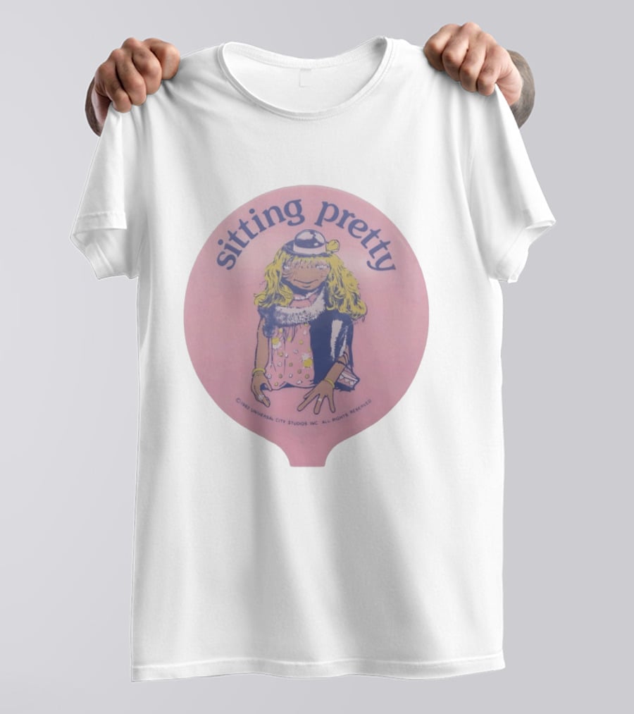Sitting Pretty 1982 Universal City Studios ET T-Shirt