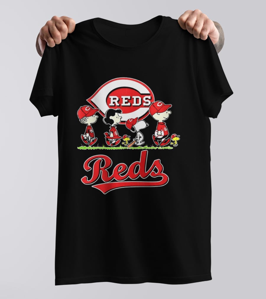Snoopy Charlie Brown Linus Lucy Cincinnati Reds Baseball T-Shirt