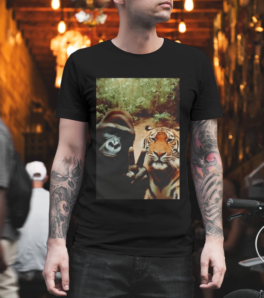 Gorilla And Tiger Peace Selfie Hi T-Shirt