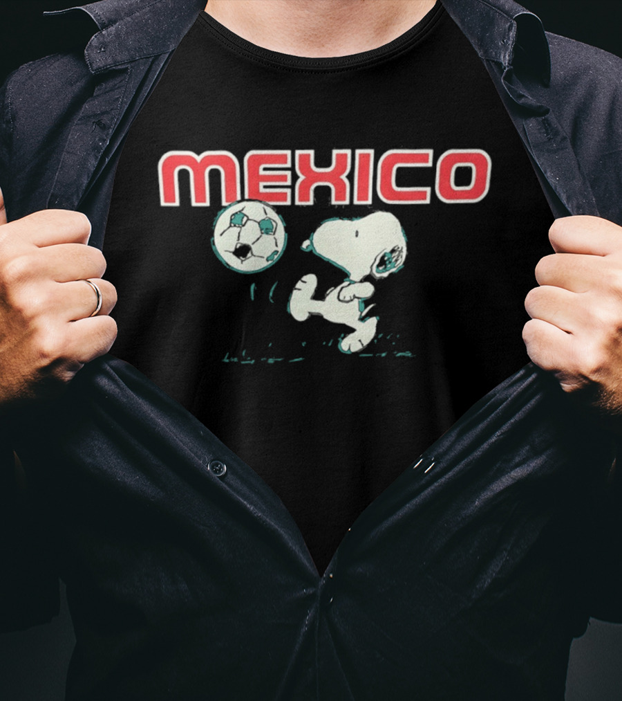 Mexico Snoopy Soccer Player Peanuts Football T-Shirt
