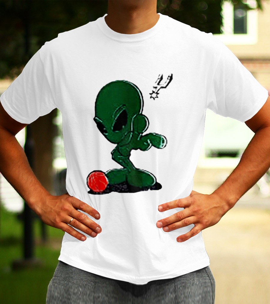 San Antonio Spurs Alien Basketball Dribble T-Shirt