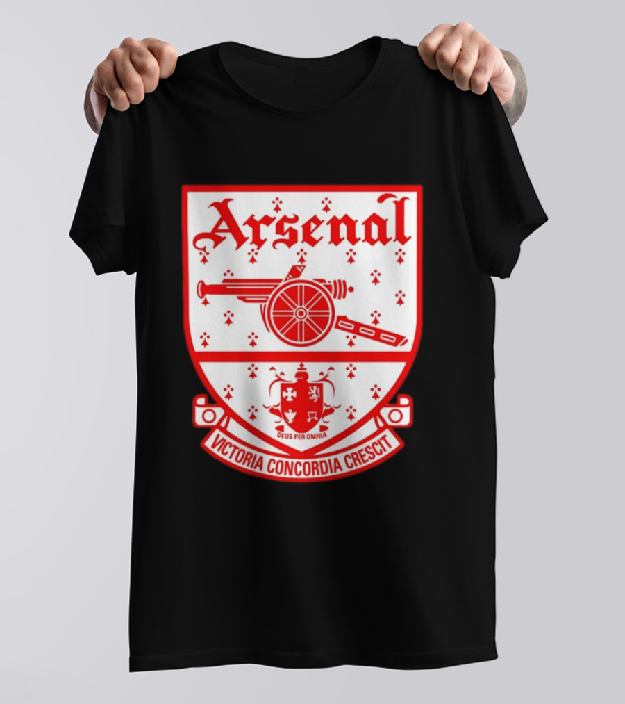 Arsenal FC Crest Deus Per Omnia Victoria Concordia Crescit T-Shirt