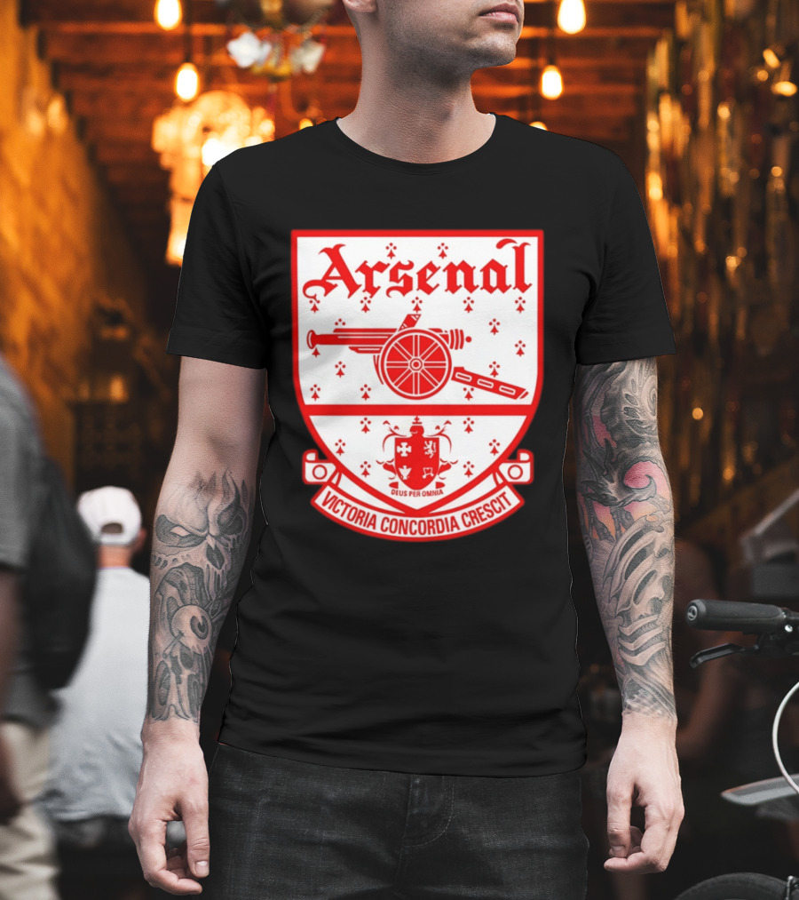 Arsenal FC Crest Deus Per Omnia Victoria Concordia Crescit T-Shirt