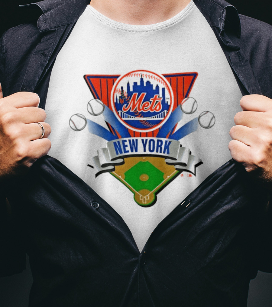 New York Mets Baseball Diamond Skyline And Bats T-Shirt