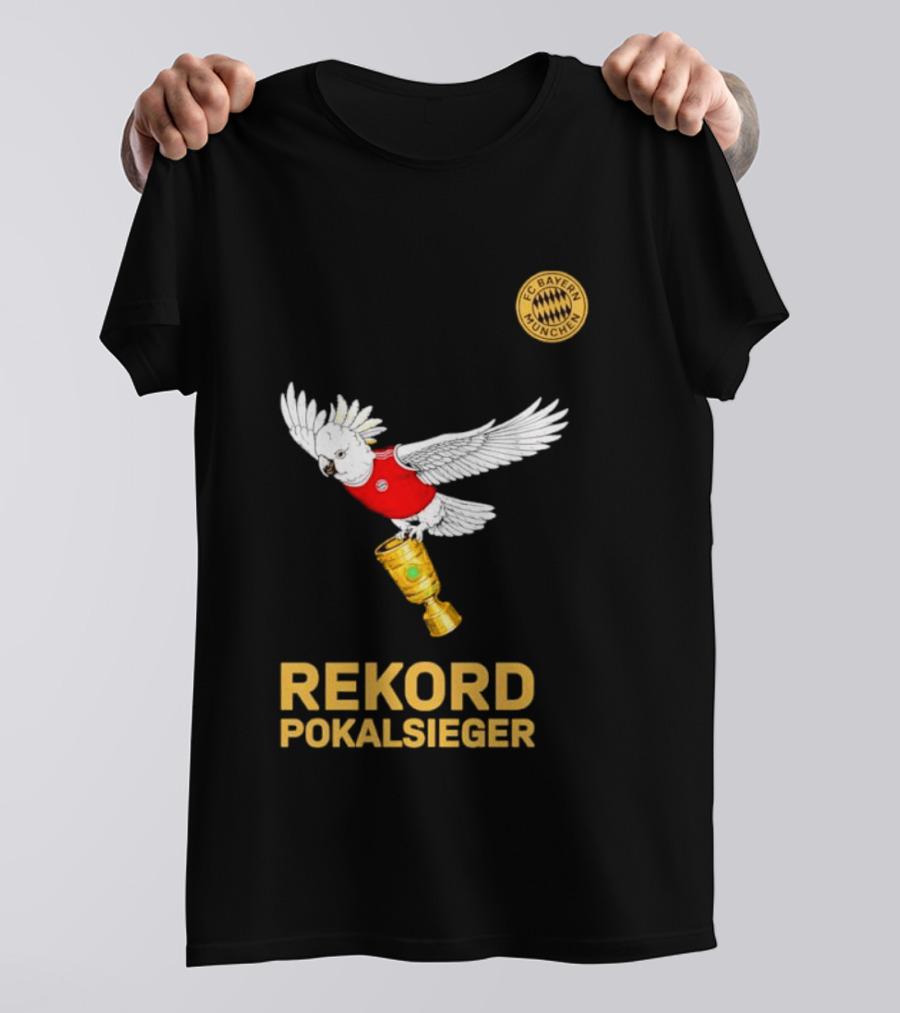 FC Bayern Munchen Rekord Pokalsieger Cockatoo With Trophy T-Shirt