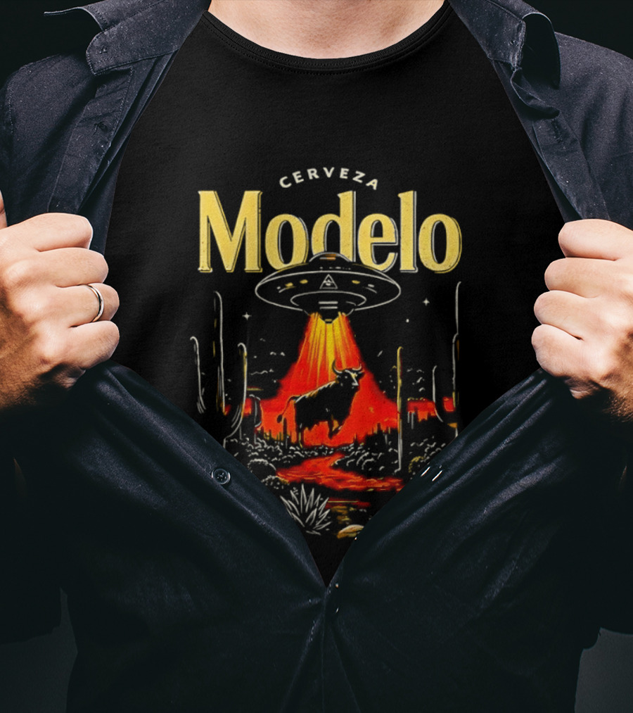Cerveza Modelo UFO Beam Abduction Desert Scene T-Shirt
