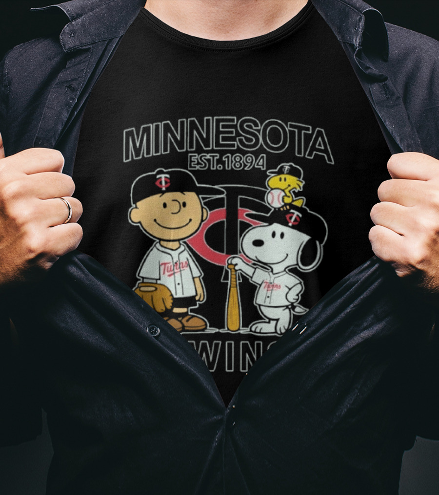 Minnesota Twins Est 1894 Snoopy Peanuts Baseball Charlie Brown Woodstock T-Shirt