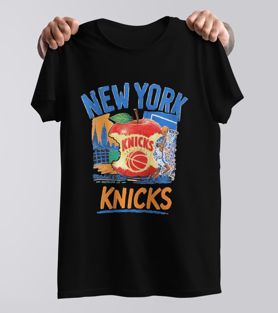 Mitchell & Ness New York Knicks NBA Apple Skyline Basketball Dunk Scene T-Shirt