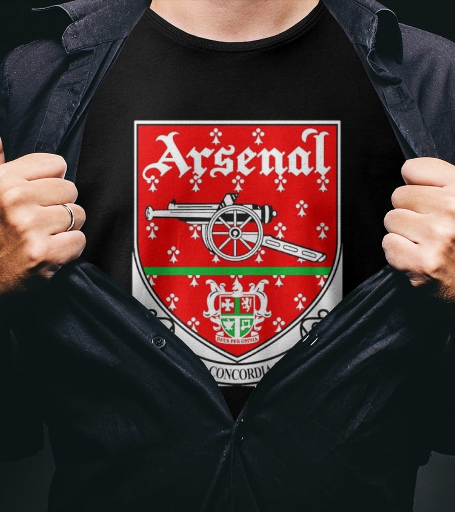Arsenal FC Victoria Concordia Crescit Deus Per Omnia Crest Featuring Classic Cannon And Shield T-Shirt