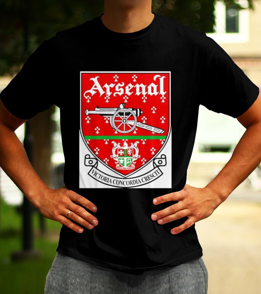 Arsenal FC Victoria Concordia Crescit Deus Per Omnia Crest Featuring Classic Cannon And Shield T-Shirt