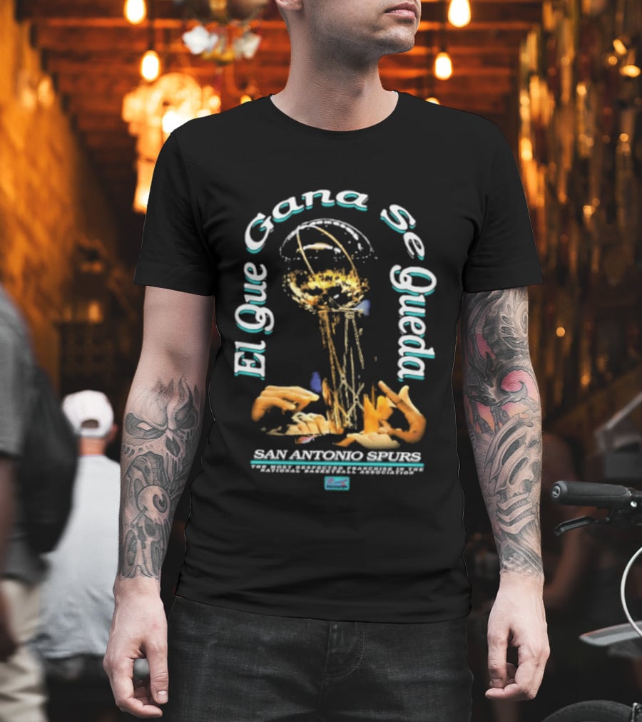 San Antonio Spurs El Que Gana Se Queda Winner Stays On Illustrated Basketball Trophy T-Shirt