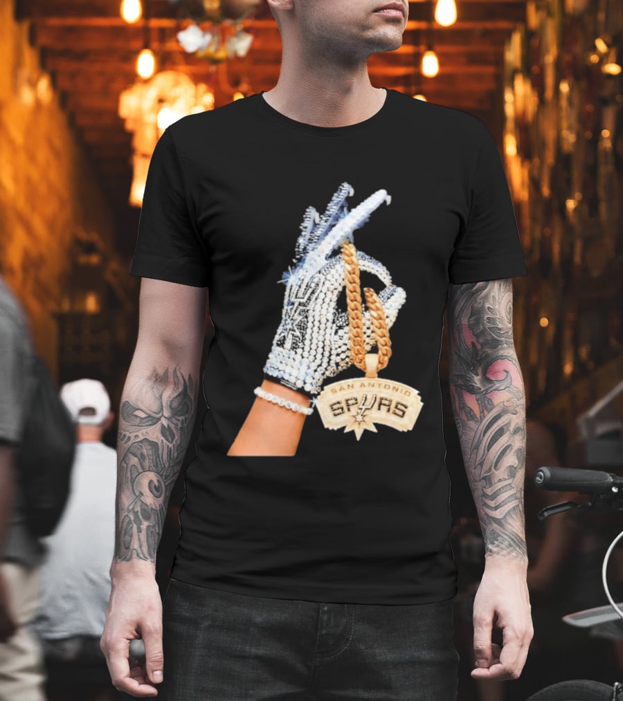 San Antonio Spurs Diamond Gold Glove And Pendant T-Shirt