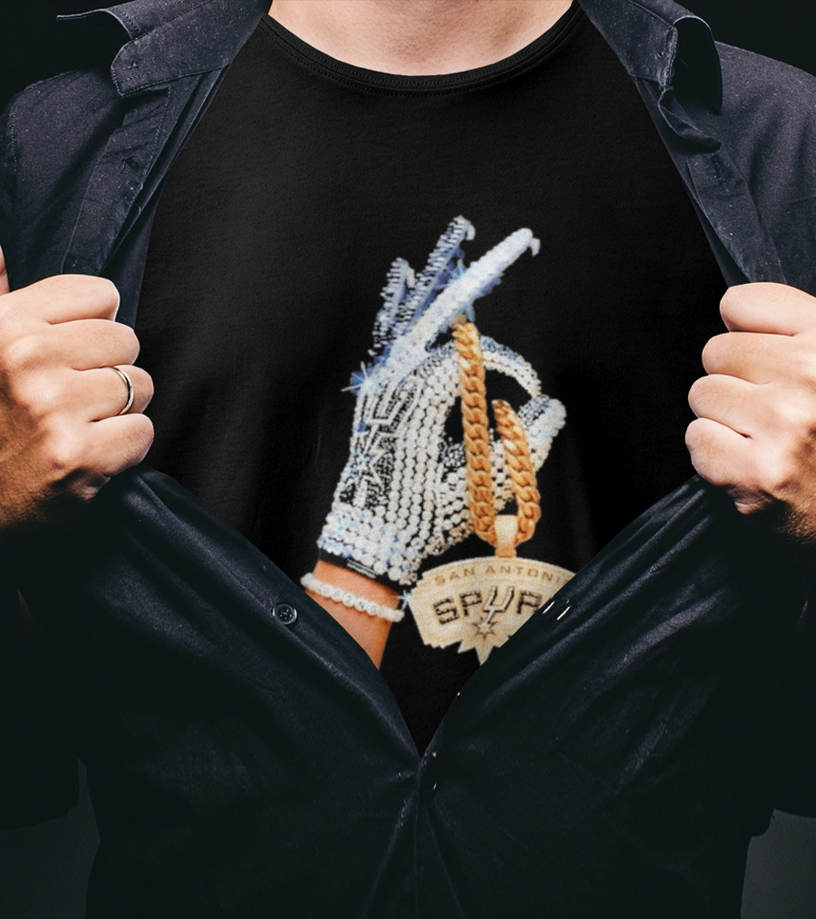 San Antonio Spurs Diamond Gold Glove And Pendant T-Shirt