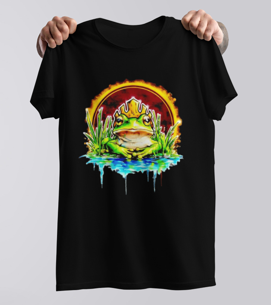 Frog King Crown Pond Nature Amphibian Wildlife Majestic Regal Water Scene T-Shirt