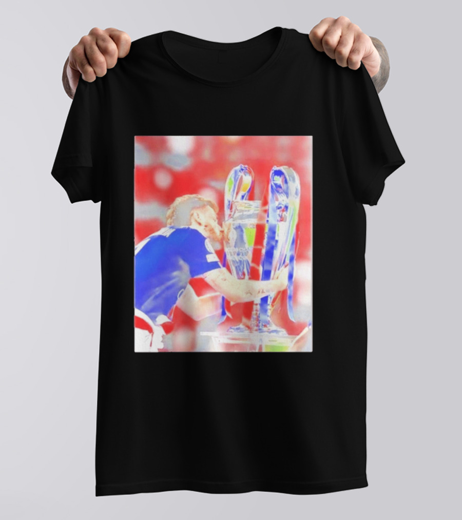 Khvicha Kvaratskhelia PSG UEFA Champions League Trophy Celebration T-Shirt