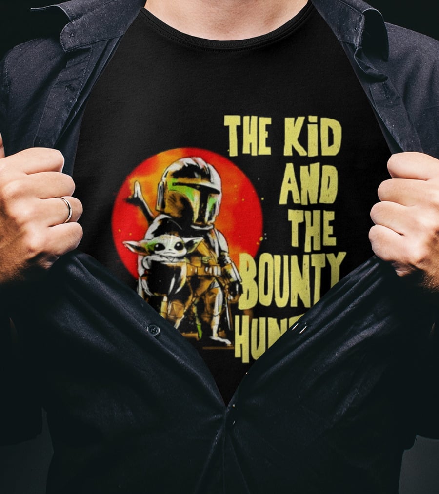 The Kid And The Bounty Hunter Grogu Din Djarin Star Wars Mandalorian Red Circle T-Shirt
