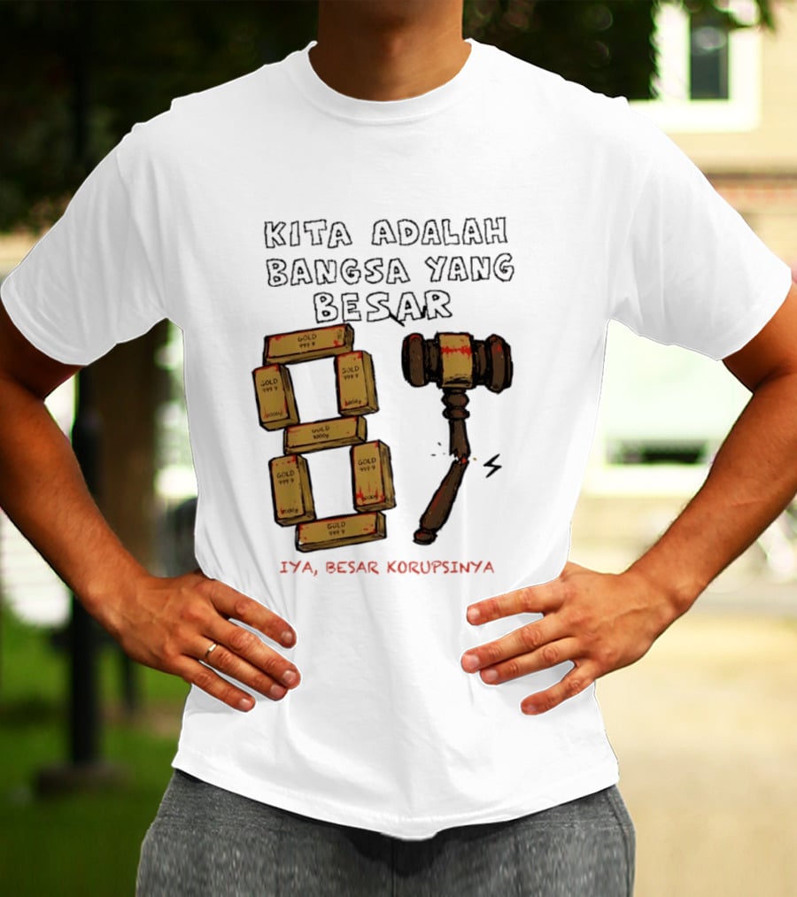 Kita Adalah Bangsa Yang Besar Iya Besar Korupsinya Gold Bars And Gavel T-Shirt