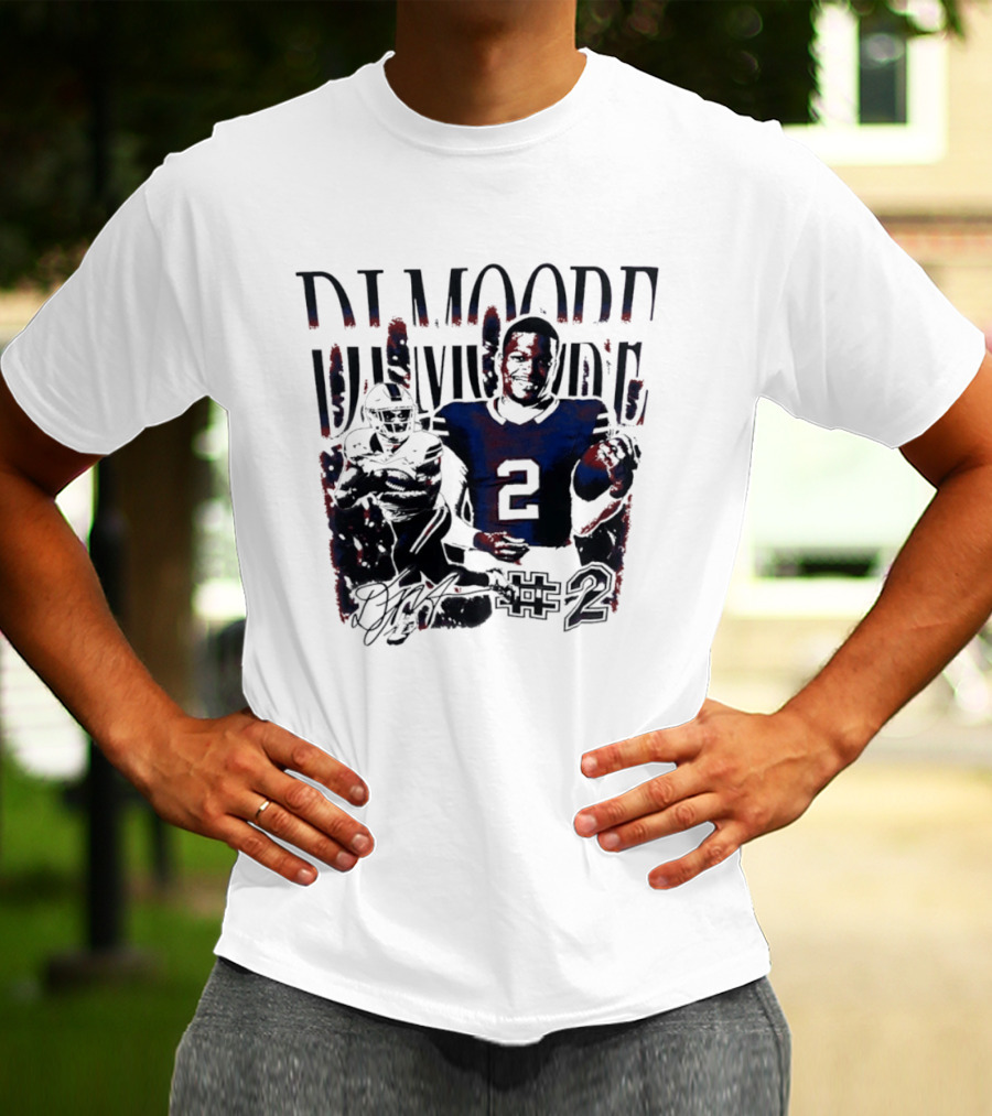 DJ Moore #2 Football Player Portrait Signature T-Shirt