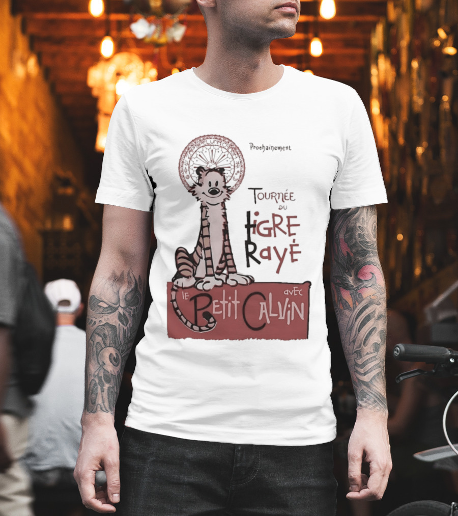 Tournée Du Tigre Raye Le Petit Calvin Avec Hobbes T-Shirt
