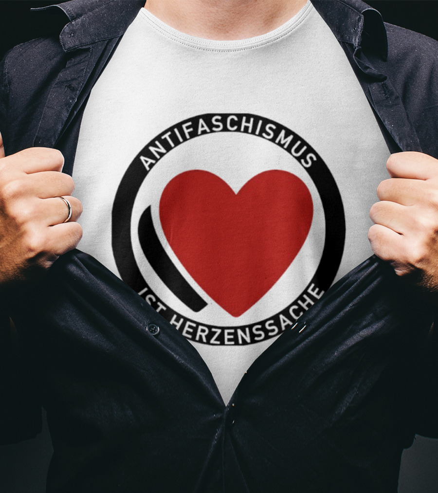 Antifaschismus Ist Herzenssache Symbol Rotes Herz Antifa T-Shirt