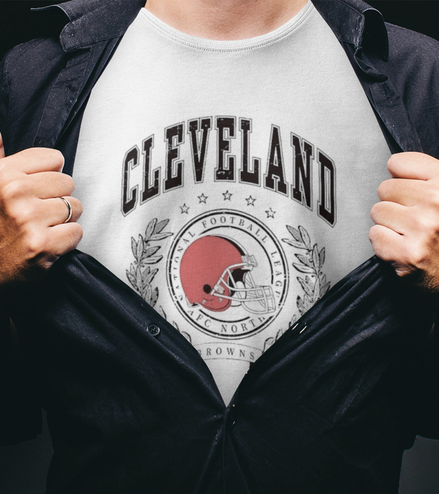 Cleveland Browns NFL AFC North Football Team Helmet Crest T-Shirt