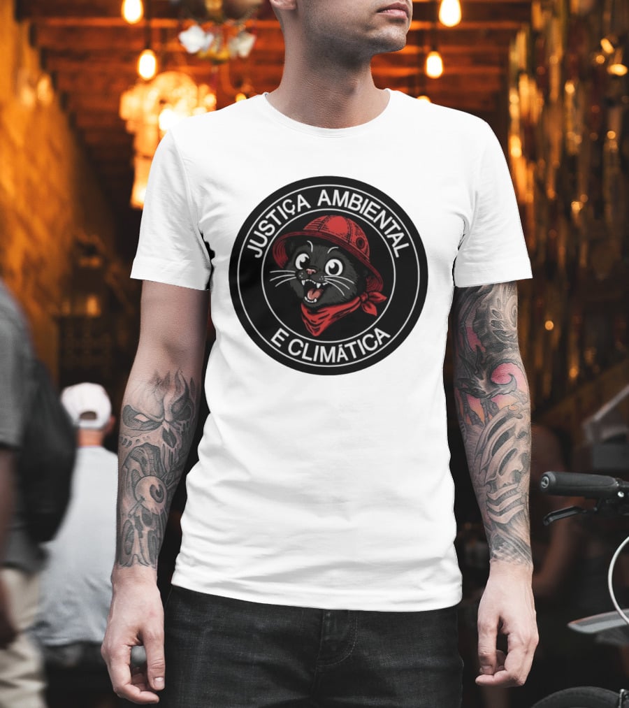 Justiça Ambiental E Climática Black Cat In Red Helmet And Bandana T-Shirt
