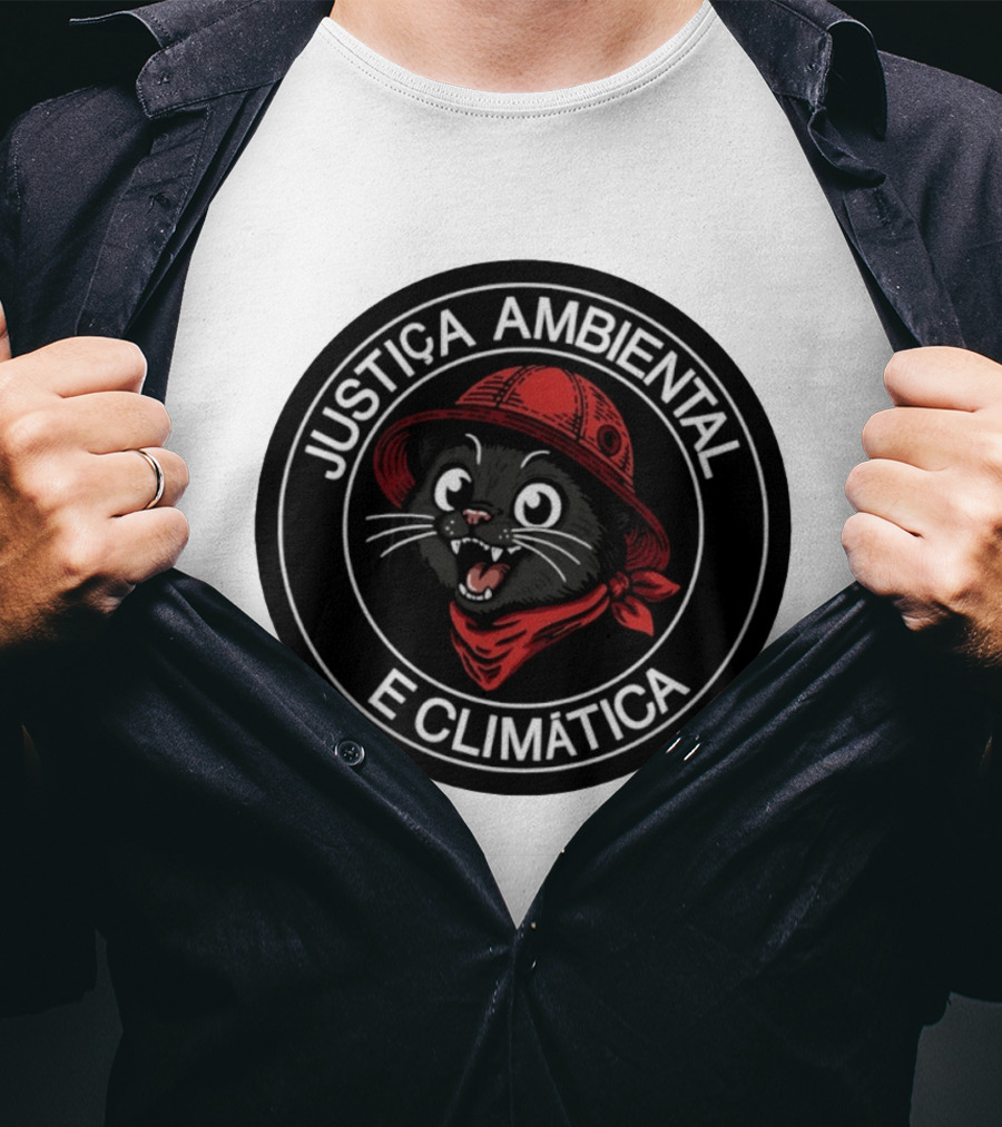 Justiça Ambiental E Climática Black Cat In Red Helmet And Bandana T-Shirt