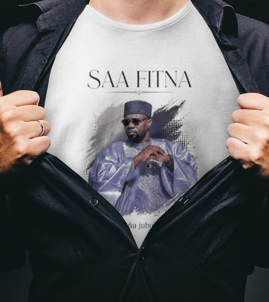 Saa Fitna Ci Nu Jubul Senegal Politics Blue Robe Man T-Shirt