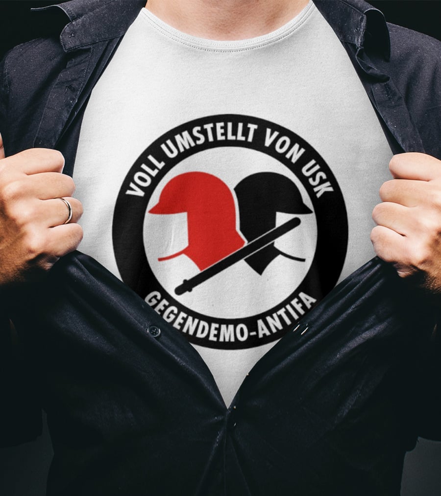 Voll Umstellt Von USK Gegendemo Antifa Helmet T-Shirt
