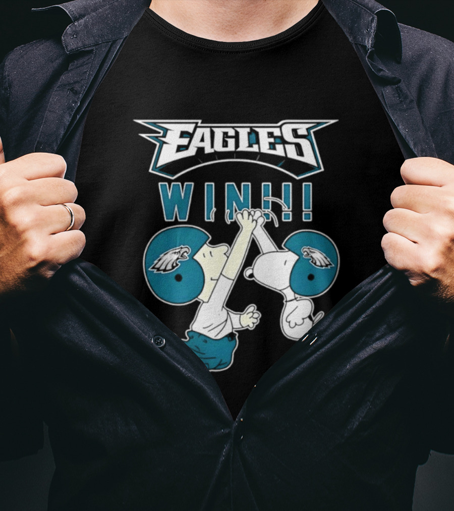 Philadelphia Eagles Win Peanuts Snoopy And Charlie Brown High Five T-Shirt